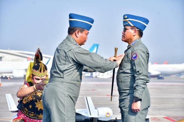 KASAL Laksamana TNI Muhammad Ali Terima Brevet Kehormatan Penerbangan TNI AL