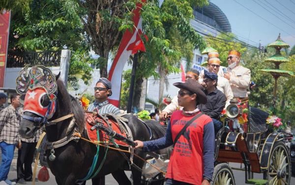 Kirab Pemilu Jalur VII Tiba di Jawa Timur Disambut Antusiasme Masyarakat