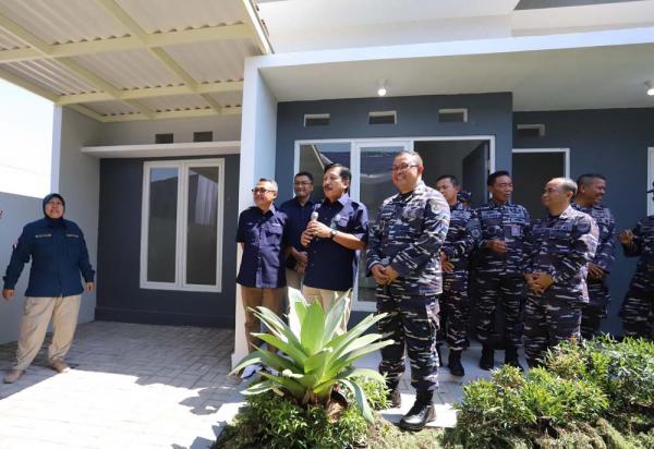 Pelindo Regional 3 Serahkan 30 Rumah Negara kepada TNI AL