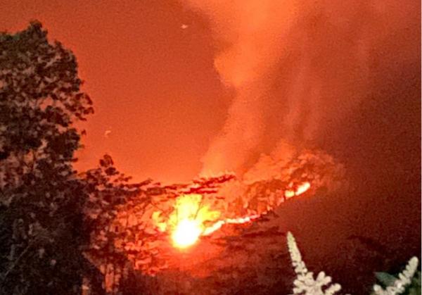 9 Jam Kebakaran di Puncak Habibi Cisolok Api Makin Membesar Ancam Kampung Nelayan Cikembang
