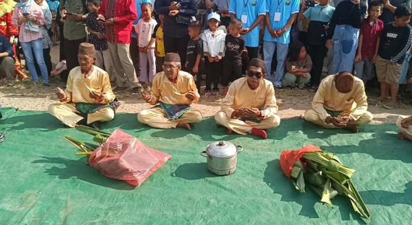 Ritual Tolak Bala, Warga Desa Air Nyatoh Bangka Barat Gelar Tradisi Rebo Wekasan