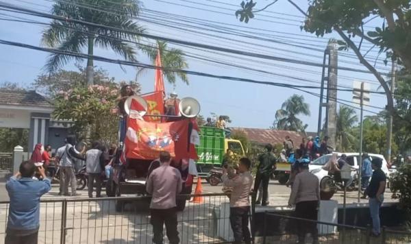 Warga Banten Selatan Demo Balai TN Ujung Kulon, Minta Jangan Kriminalisasi Warga