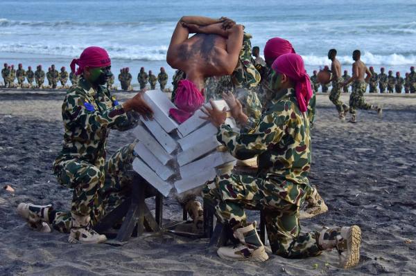Pantai Malang Selatan Jadi Saksi Penyematan Ratusan Prajurit Baret Ungu
