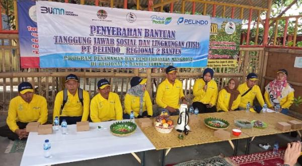 Hijaukan Pesisir Pulau Cangkir Pelindo Regional 2 Banten Tanam 44.000 Bibit Mangrove