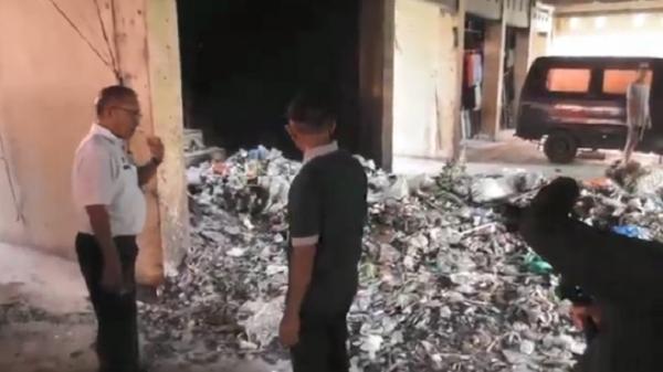 Sidak Pasar, Pj Bupati di Aceh Temukan Gunungan Sampah di Dalam Ruko Kosong