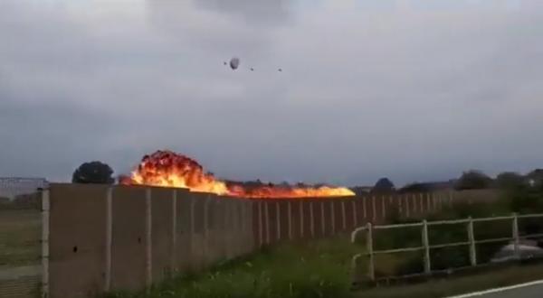 Tragis! Jet Tempur Militer Jatuh Meledak hingga Tabrak Mobil, Bocah 5 Tahun Tewas