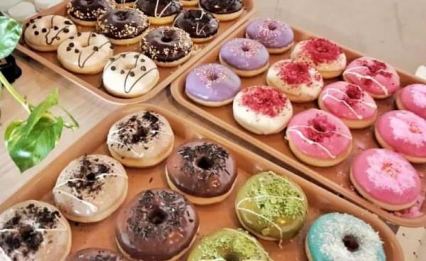 Mencicipi Jajanan Ponorogo Semesta Donuts, Rasanya Lembut Cocok Buat Oleh Oleh