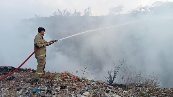 TPA Jatibarang Terbakar, Puluhan Pemadam Dikerahkan