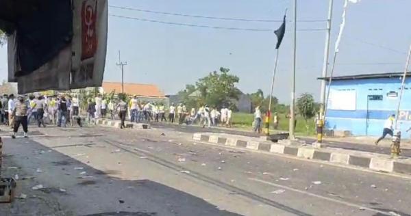 Penetapan Nomor Urut, Dua Kubu Pendukung Calon Kades di Cirebon Tawuran