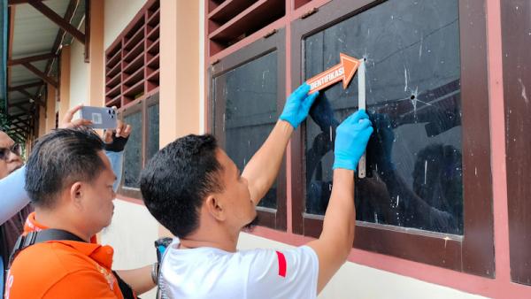 Tim INAFIS Olah TKP Lokasi Dugaan Teror Penembakan SD Negeri Kota Sorong