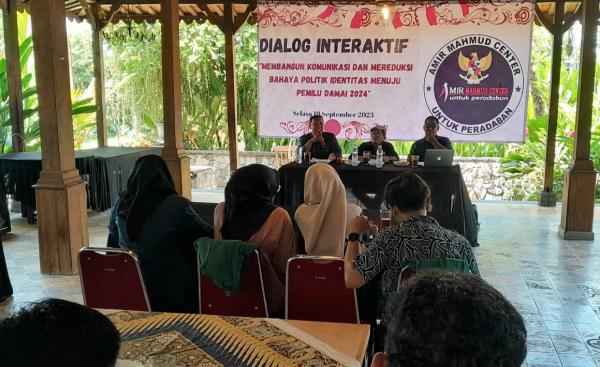 Waspada Penyesatan Politik Identitas di Pemilu, Amir Mahmud Center Ajak Mahasiswa Berdialog