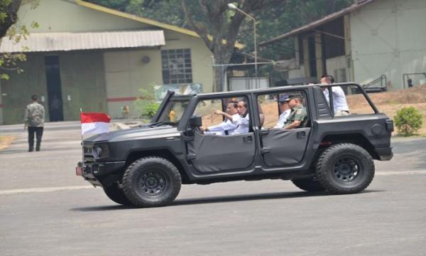 Jokowi Puji PT Pindad dalam Produksi Kendaraan Tempur: Luar Biasa Cepatnya