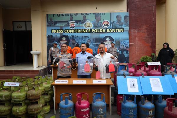 Beromzet Rp31 Juta per Hari,  Tempat Pengoplos Gas Subsidi Digerebek Polda Banten
