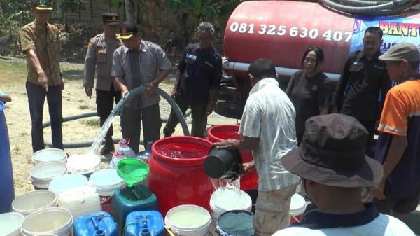 Kekeringan Melanda Desa Hutan di Grobogan, Bantuan Air Bersih Jadi Rebutan