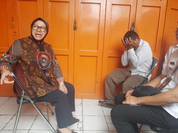 Mensos Risma Kunjungi Jotua Sinurat di Bandung, Begini Kisahnya