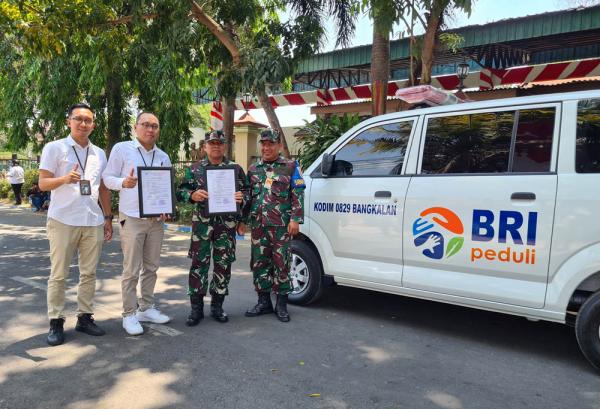 Bank BRI Serahkan Ambulan ke Kodim 0829 Bangkalan
