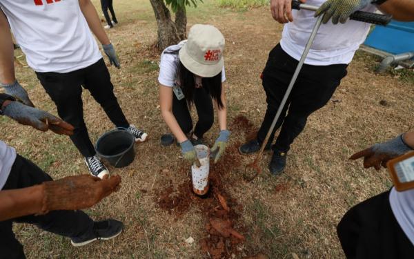 Peringati Hari Bersih-Bersih Sedunia, Sampoerna Buat Sumur Biopori di Karawang