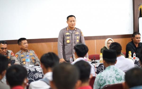 Polisi Bubarkan Geng Motor Pelajar di Bandung