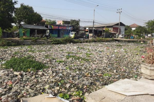 Sidoarjo Dikepung Sampah, Bau Menyengat, Warga Terganggu dan Rawan Terkena Penyakit