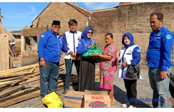 DPC Peradi Gedong Tataan Memberikan Bantuan Korban Kebakaran