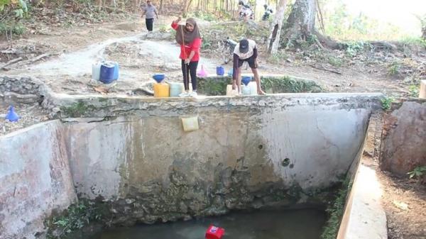 Viral, Ratusan Warga di Blora Rela Antre Berjam-jam Demi Mendapat Air Bersih