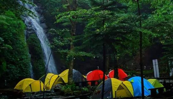 Kunjungi Keindahan Alam Air Terjun Pengantin, Cocok Buat Camping