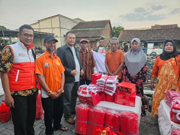 Kunjungi Korban Kebakaran di Semarang, Wisnu Wijaya Salurkan Bantuan Logistik