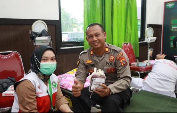 Puluhan Polisi Ikuti Donor Darah Peingati HUT TNI Ke-78 di Kodim 0109