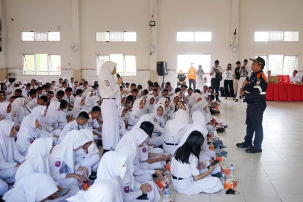 KAI Mengajar di SMK Negeri 7 Semarang, Sosialisasi Bahaya Melempari Kereta