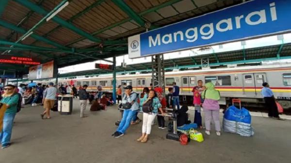 KRL Relasi Bogor-Jakarta Kota Diduga Gangguan Antara Manggarai dan Cikini, Picu Antrean Penumpang