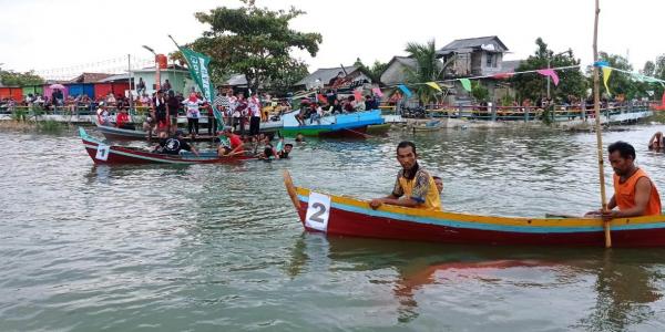Meriahkan HUT ke-266 Kota Pangkalpinang, Camat Taman Sari Gelar Lomba Perahu Dayung