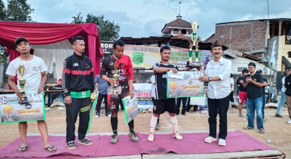 Bacaleg Perindo Serahkan Trophy Juara Sepakbola Liga Silaturahmi di Limbangan Garut