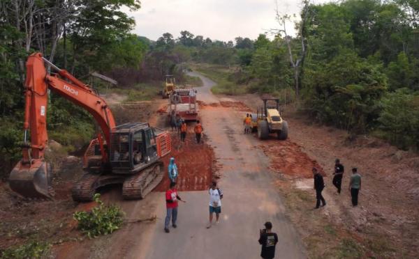 Bupati Bersama Dinas PUPR Kabupaten Mappi Tinjau Pekerjaan Ruas Jalan Kepi-Mur