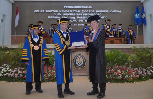 Ini yang Bikin Undip Kesengsem Berikan Gelar Doktor Honoris Causa pada Bos Cimory