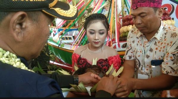 Ritual Unik Petik Laut Banyuwangi, Ada Pancing Emas dan Kepala Kambing, Ini Prosesinya