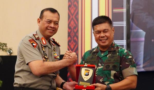 Brigjen TNI Farouk Pakar Pindah Tugas, Kapolda Sulbar Ucapkan Selamat
