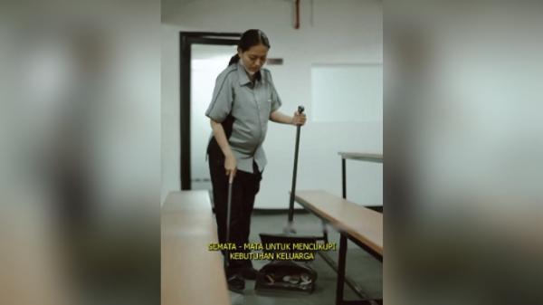 Hamil Besar Istri Polisi Rela  kerja Jadi Cleaning Service Simak  Alasannya Bikin Haru