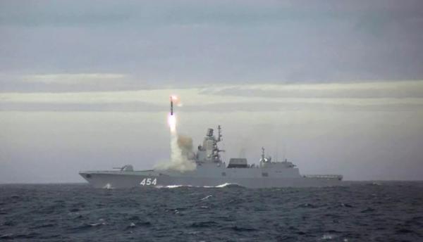 Rusia Tembakkan Rudal dari Laut, Udara dan Darat Serentak Latihan Pertama Kali