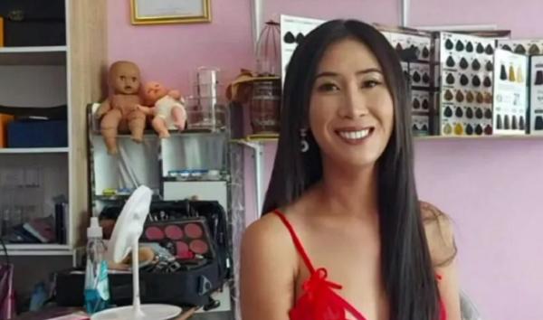 Layani Pelanggannya Pakai Lingerie, Pemilik Salon Ini Viral di Media Sosial