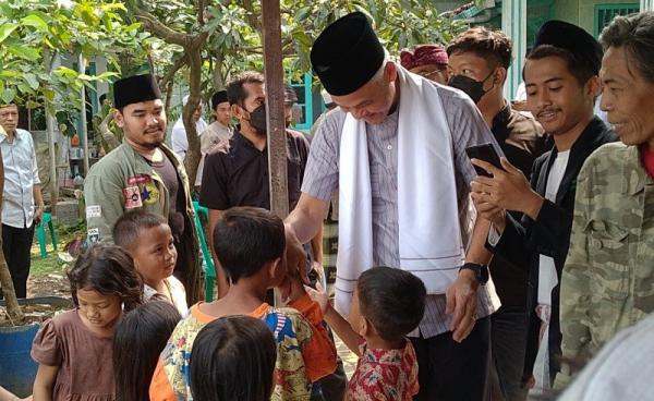 Silaturrahmi dengan Tokoh Lintas Agama di Tangerang, Anak-Anak Berebut Cium Tangan Ganjar Pranowo