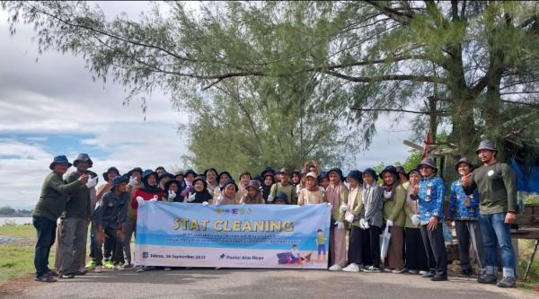 Songsong Hari Statistik Nasional, BPS Aceh Lakukan Giat Bersih Lingkungan
