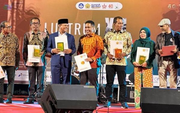 Kurdi, Kadis PUPR Aceh Barat Terima Penghargaan Engineering Award Professional Government