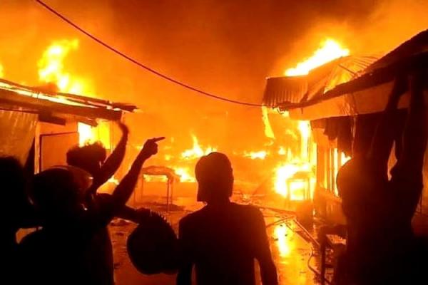 Kobaran Api Hanguskan 3 Rumah di Gorontalo, Seorang Penghuni Tewas Terjebak 