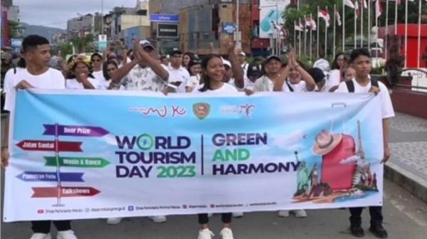 Perayaan Hari Pariwisata Dunia di Ambon Ditandai Jalan Santai 2 Kilometer