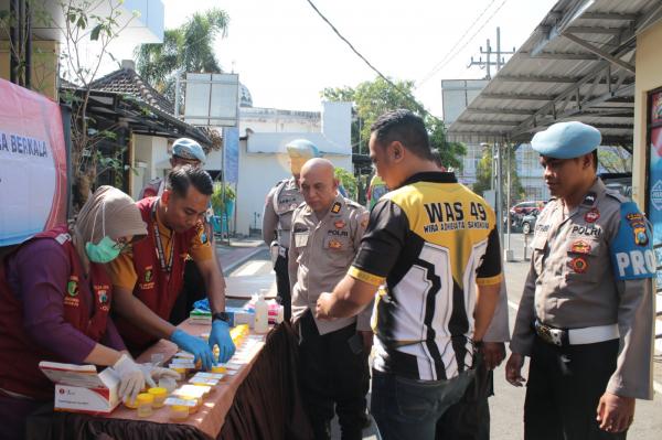 Kapolres Nganjuk Gelar Tes Urine Mendadak Untuk Anggota Langkah Cegah