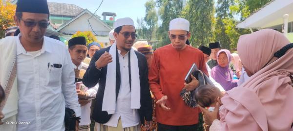 Rombongan Putra Kiyai Maimun Zubair Bertemu TGB di Pancor Lombok Timur