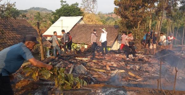 Diduga Konsleting Listrik, 6 Unit Rumah di Kadungora Garut Kebakaran