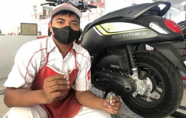 Bikers Wajib Tahu! Busi Jangan Sampai Sowak, Mesin Bakal Mbrebet 