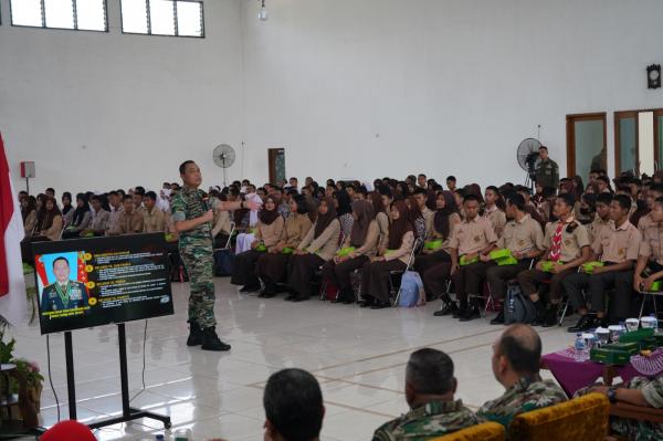 Danrem 072 Pamungkas Beri Pengarahan Kepada Anggota Paskibraka Wilayah DIY