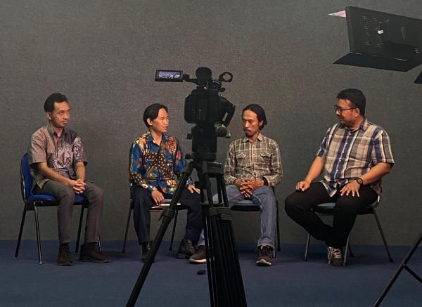 Penuhi Hak Disabilitas, Ilmu Komunikasi Unesa Gelar PKM di Radio Braille Surabaya